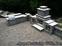 Retaining Wall Outdoor Living Kitchen | St. Louis, MO